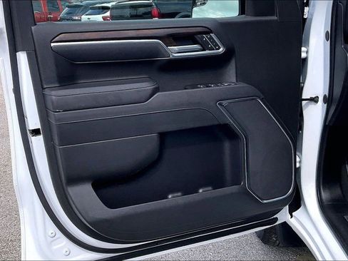 Used 2025 GMC Sierra 1500 SLT image 17