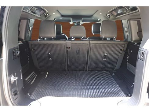 Used 2024 Land Rover Defender 110 X-Dynamic SE AWD/4WD image 16