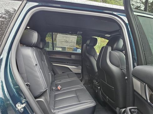 New 2026 Cadillac Vistiq Luxury image 13