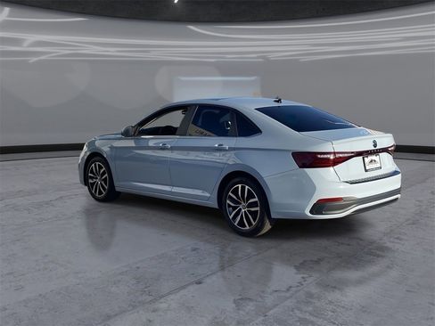 New 2025 Volkswagen Jetta SE image 4