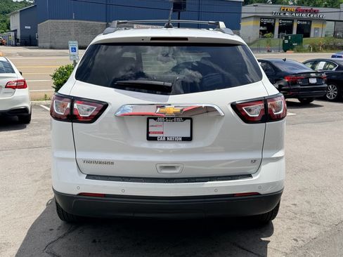 Used 2017 Chevrolet Traverse LT w/ Style and Technology Package FWD image 5