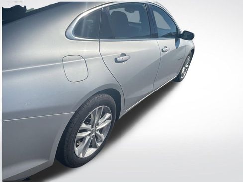 Used 2018 Chevrolet Malibu LT w/ Driver Confidence Package image 4