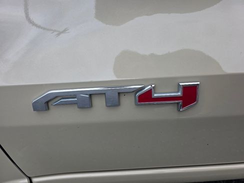 Used 2023 GMC Canyon AT4 w/ AT4 Premium Package AWD/4WD image 10