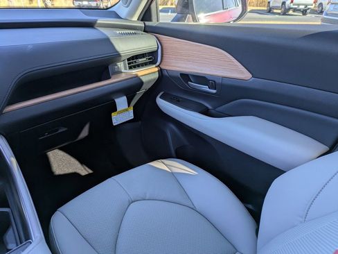 New 2026 Toyota Grand Highlander Platinum image 19