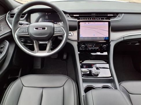 New 2025 Jeep Grand Cherokee L Limited w/ Black Appearance Package AWD/4WD image 14