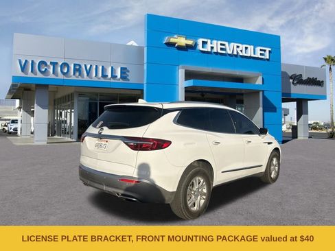 Used 2021 Buick Enclave Essence image 3