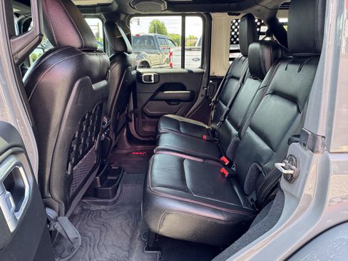 Used 2021 Jeep Wrangler Unlimited Rubicon w/ Uconnect 4C Nav & Sound Group AWD/4WD image 28