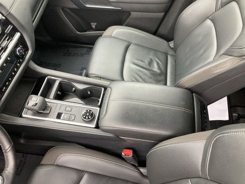 Used 2025 Nissan Pathfinder SL image 24