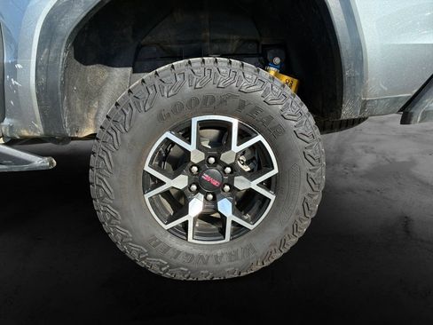 Used 2024 GMC Canyon AT4X AWD/4WD image 10