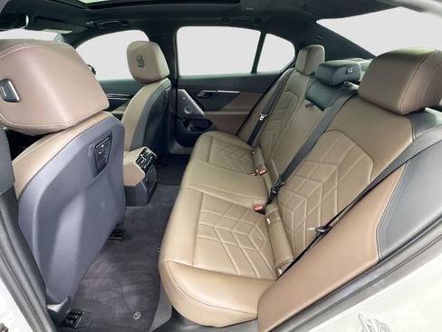 Used 2026 BMW 550e xDrive w/ Premium Package AWD/4WD image 20