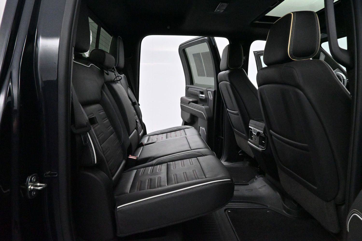 Used 2024 GMC Sierra 2500 AT4X AWD/4WD image 35