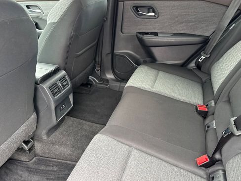 Used 2023 Nissan Rogue SV FWD image 12