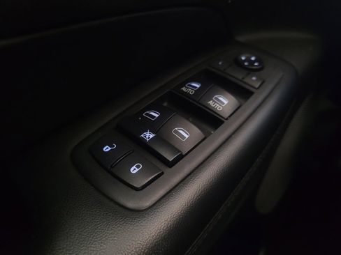 Used 2018 Jeep Grand Cherokee Laredo AWD/4WD image 27