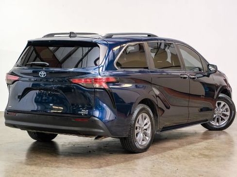 Used 2022 Toyota Sienna XLE w/ XLE Plus Package AWD/4WD image 13