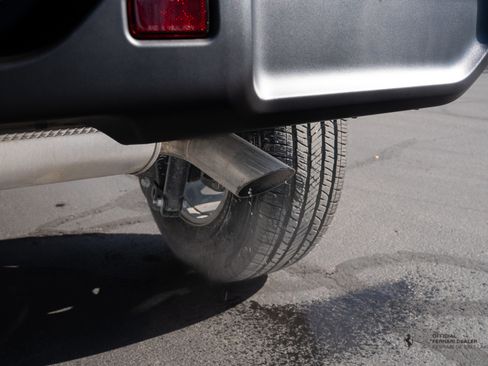 Used 2025 Jeep Wrangler Sahara image 7