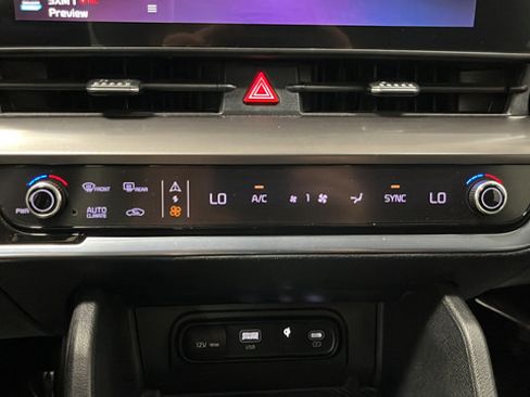 Used 2023 Kia Sportage EX AWD/4WD image 17