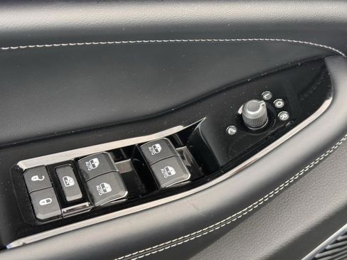 Used 2022 Jeep Grand Cherokee L Overland w/ Advanced Protech Group III image 12