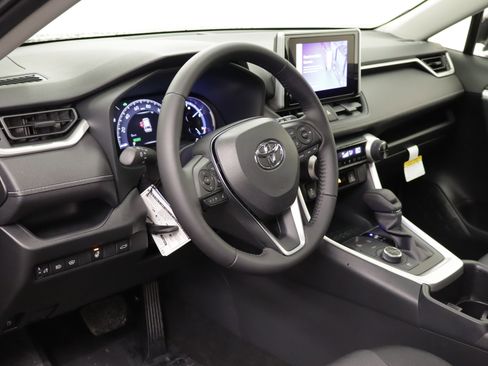 Used 2025 Toyota RAV4 XLE image 11