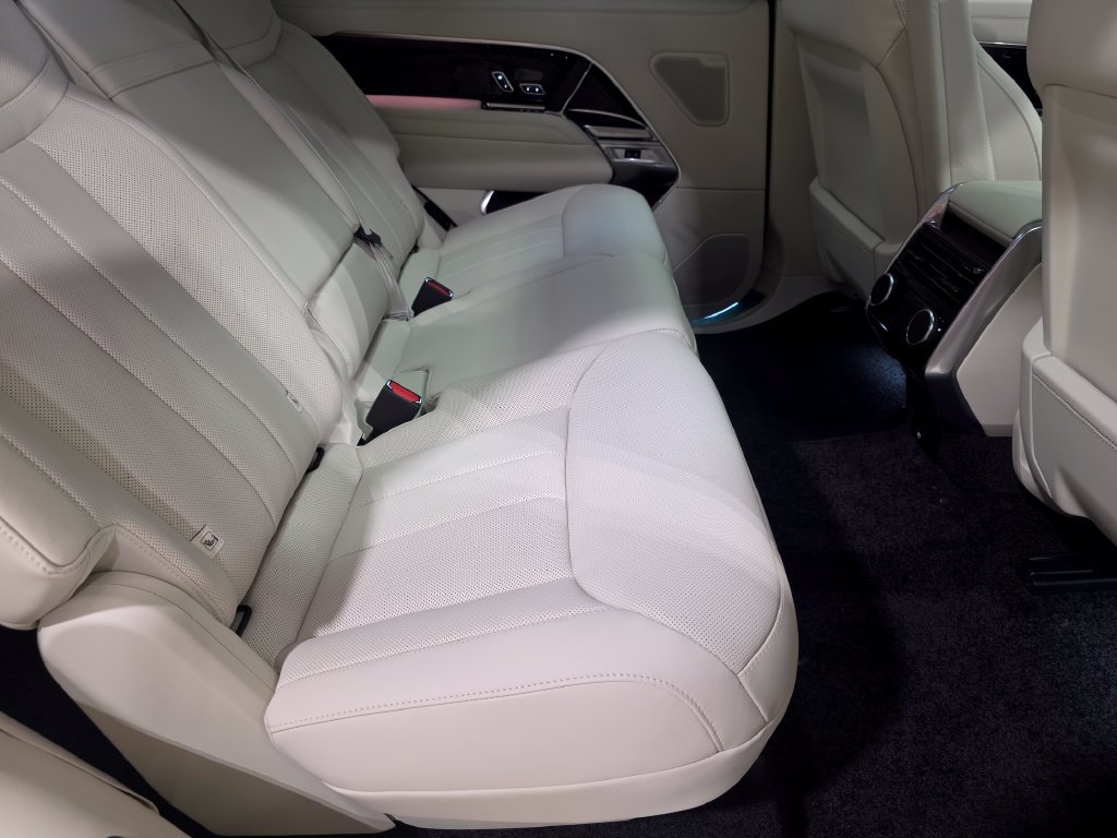 New 2027 Land Rover Range Rover Long Wheelbase SE AWD/4WD image 12