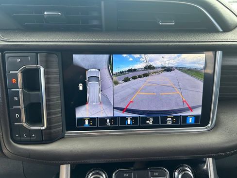 Used 2021 GMC Yukon Denali w/ Advanced Technology Package AWD/4WD image 19