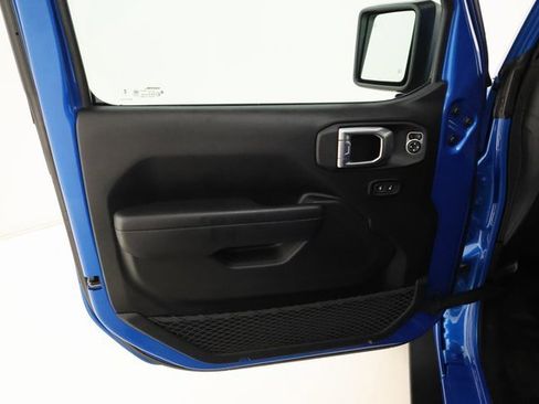 Used 2024 Jeep Wrangler Unlimited image 8