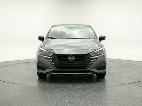 Used 2025 Nissan Versa SV image 2