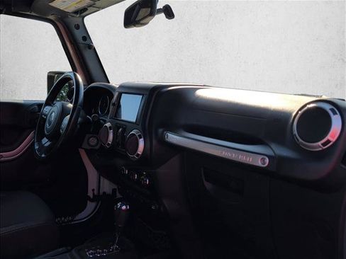 Used 2015 Jeep Wrangler Unlimited Sahara w/ Connectivity Group AWD/4WD image 24