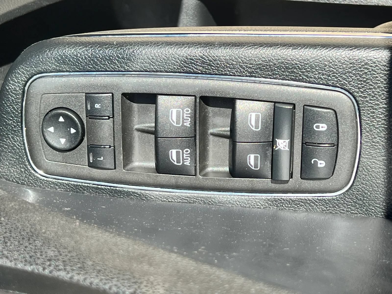 Used 2014 Dodge Charger SXT Plus RWD image 18