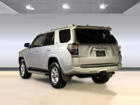 Used 2018 Toyota 4Runner SR5 AWD/4WD image 3