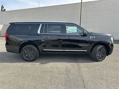 New 2026 GMC Yukon XL Denali w/ Denali Reserve Package image 3