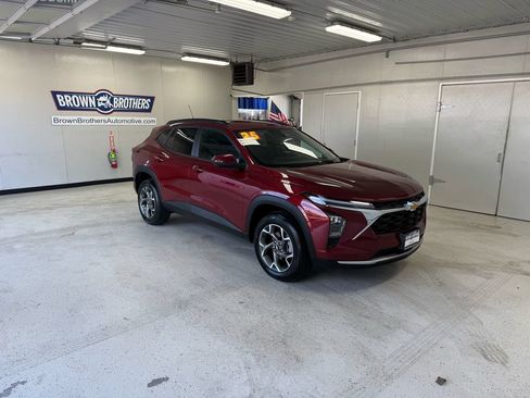 Used 2025 Chevrolet Trax LT w/ LT Convenience Package FWD image 10