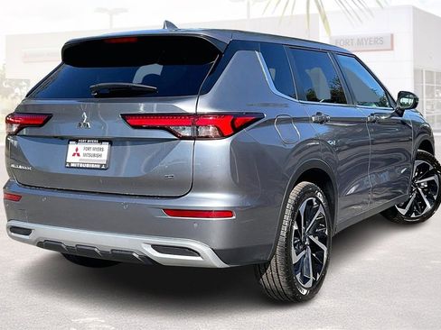 Used 2024 Mitsubishi Outlander SE image 34