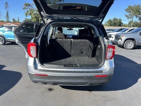 Used 2022 Ford Explorer XLT image 17