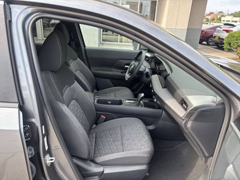 Used 2025 Nissan Kicks SV FWD image 34