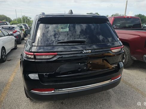 Used 2023 Jeep Grand Cherokee Laredo w/ Luxury Tech Group I RWD image 4