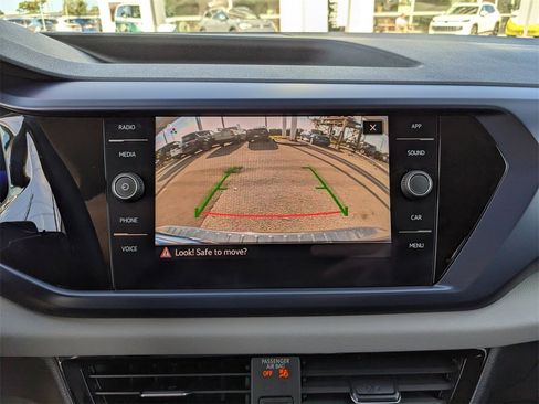 Certified 2022 Volkswagen Taos SE image 24