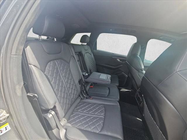 Used 2021 Audi SQ7 Premium Plus w/ Executive Package AWD/4WD image 18