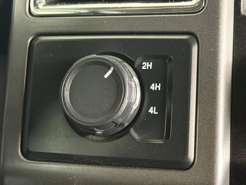 Used 2015 Ford F150 XLT AWD/4WD image 30