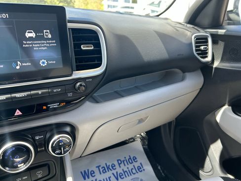 Used 2025 Hyundai Venue SEL FWD image 21