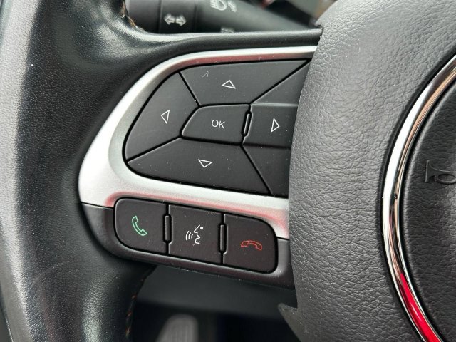 Used 2020 Jeep Compass Limited w/ Premium Lighting Group AWD/4WD image 18