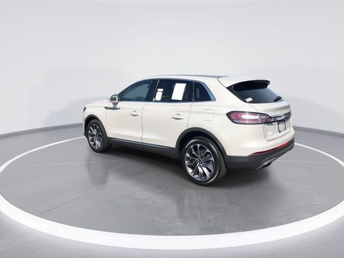 Used 2022 Lincoln Nautilus Reserve AWD/4WD image 6