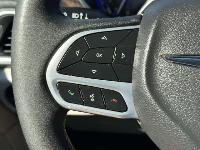Used 2023 Chrysler Pacifica Limited FWD image 13