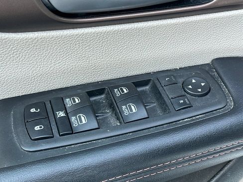 Used 2018 Chrysler Pacifica Touring-L Plus FWD image 12