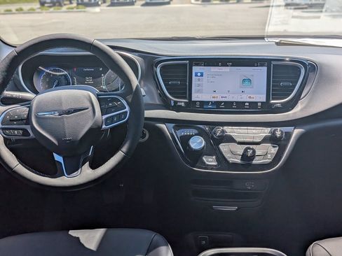 New 2026 Chrysler Voyager LX image 13