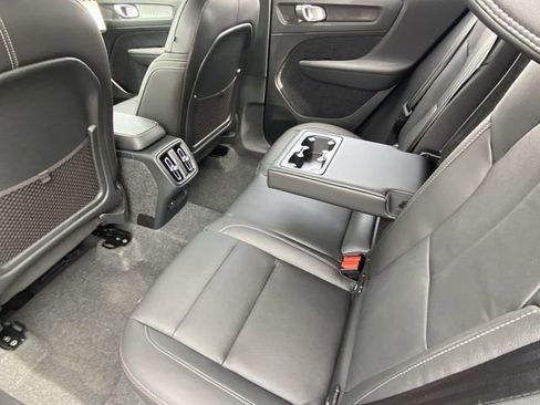 New 2025 Volvo XC40 B5 Core image 17