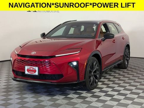 Used 2025 Toyota Crown Signia w/ Advanced Technology Package image 4