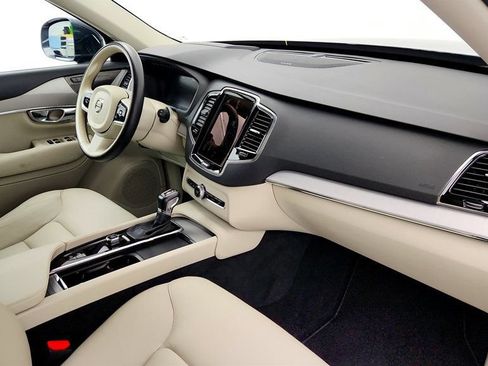 Used 2022 Volvo XC90 T5 Momentum w/ Advanced Package FWD image 25