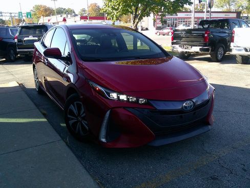 Used 2017 Toyota Prius Prime Premium w/ Carpet Mat Package image 4