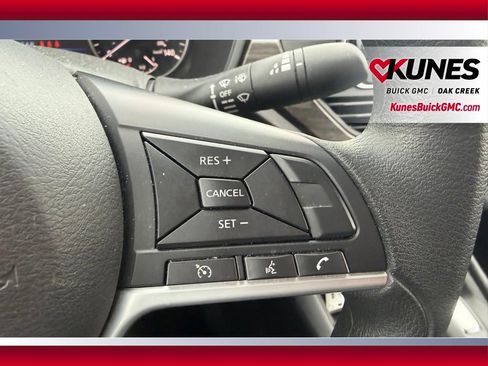 Used 2025 Nissan Altima 2.5 SV FWD image 11