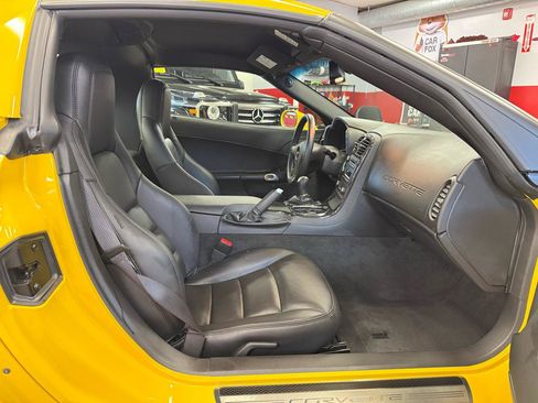 Used 2011 Chevrolet Corvette Coupe w/ 1LT RWD image 32